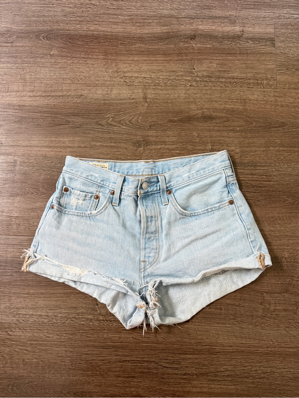 LEVI Light Wash Denim Women’s Cutoff Shorts